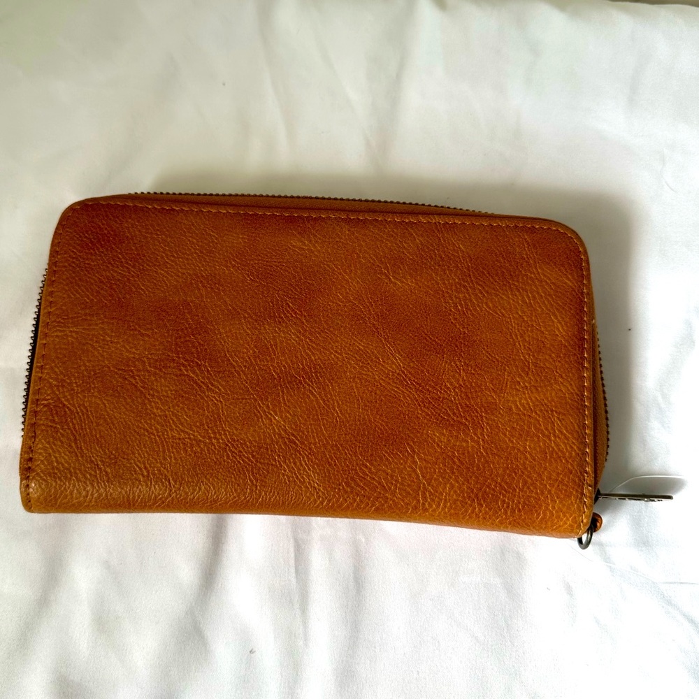 All About the Benjamin’s Thirty One Wallet - Carmel Smooth Pebble New